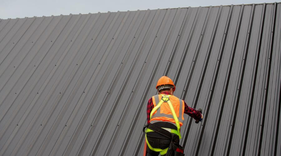 Professional gutter cleaning in Villa Park, CA